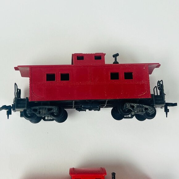 Vintage HO Scale 7 Caboose Train Cars Union Pacific, Pennsylvania & More - Picture 6 of 7